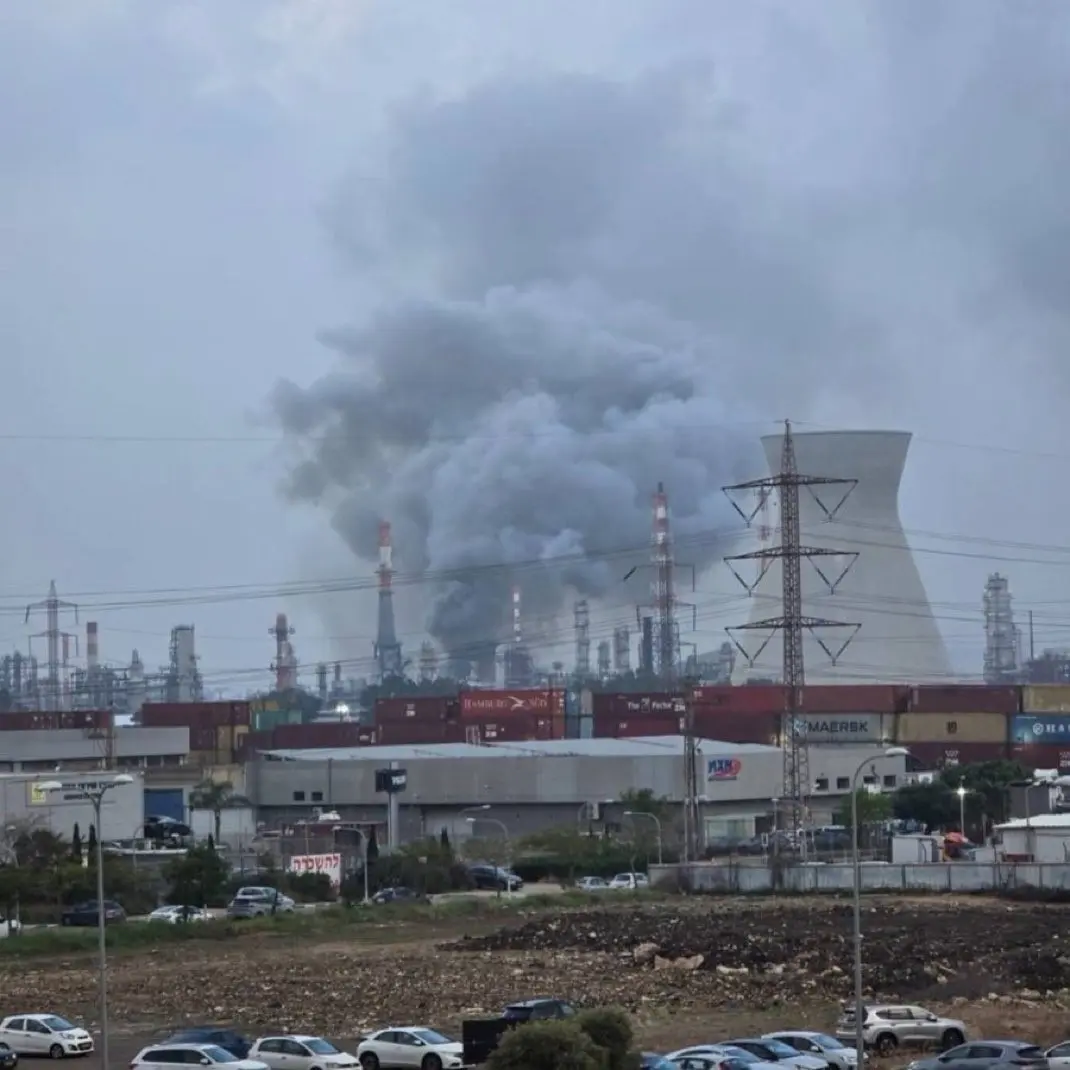 İran, İsrail’in Hayfa kentindeki Hayfa Petrol Rafinerisi’ni balistik füze saldırısı