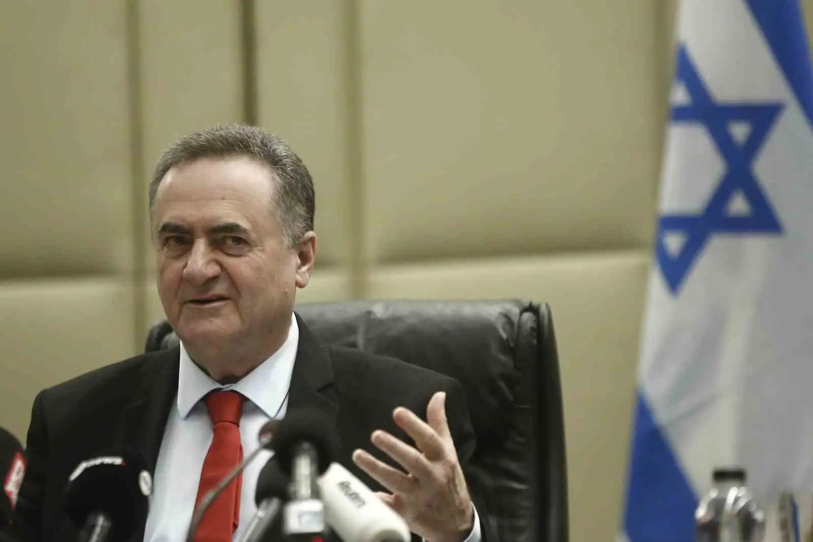 İsrail Savunma Bakanı İsrael Katz, İran’a karşı yürüttükleri savaşın şiddetlendiğini