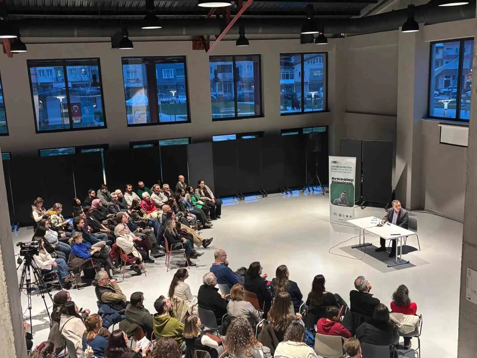 Nilüfer Belediyesi tarafından Pancar Deposu’nda düzenlenen Arkeoloji Gündemi buluşmalarının bu