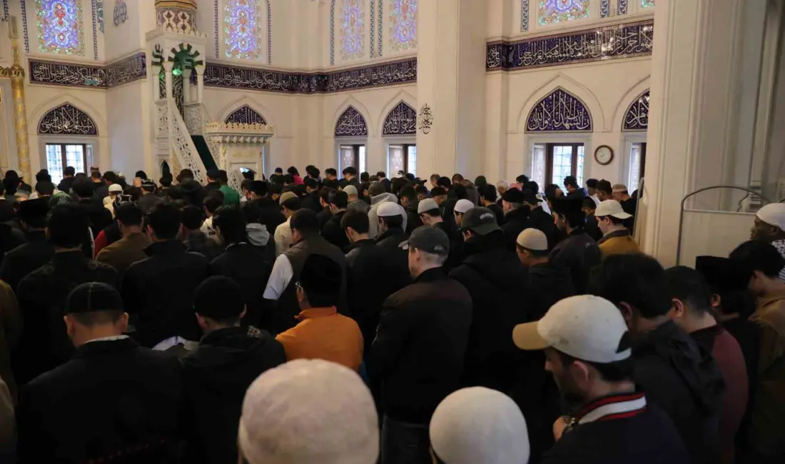 Japonya’nın başkenti Tokyo ve çevresinde yaşayan binlerce Müslüman, Ramazan Bayramı