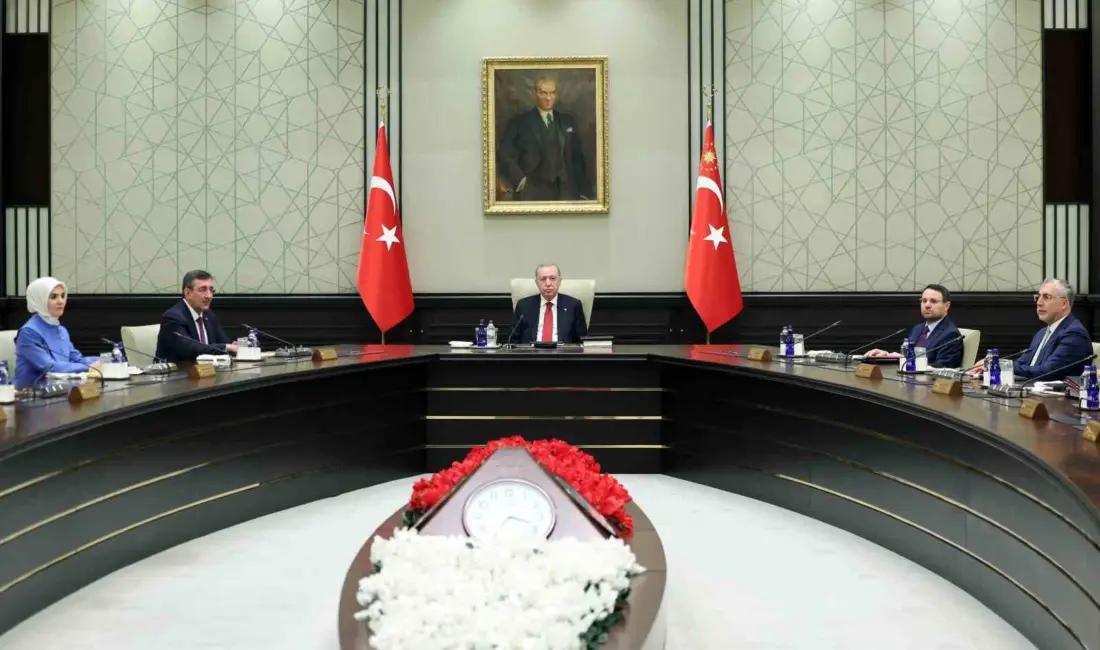 Kabine Toplantısı, Cumhurbaşkanı Recep Tayyip Erdoğan’ın başkanlığında Beştepe’de başladı.