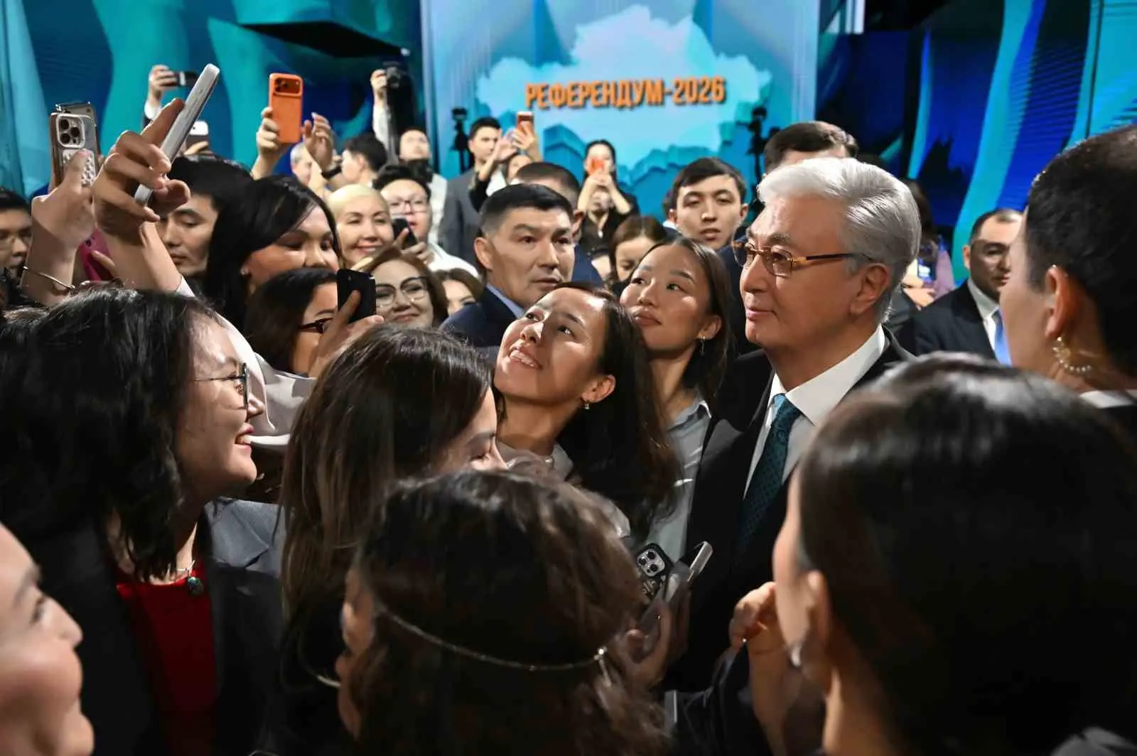 Kazakistan’da yeni Anayasa’nın kabulü için yapılan referandumda sandık çıkış anket