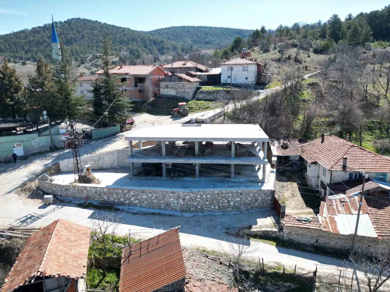 Bursa’nın dağ yöresinde yaşamı dönüştüren Büyükşehir Belediyesi, Keles’te mahallelerin ortak