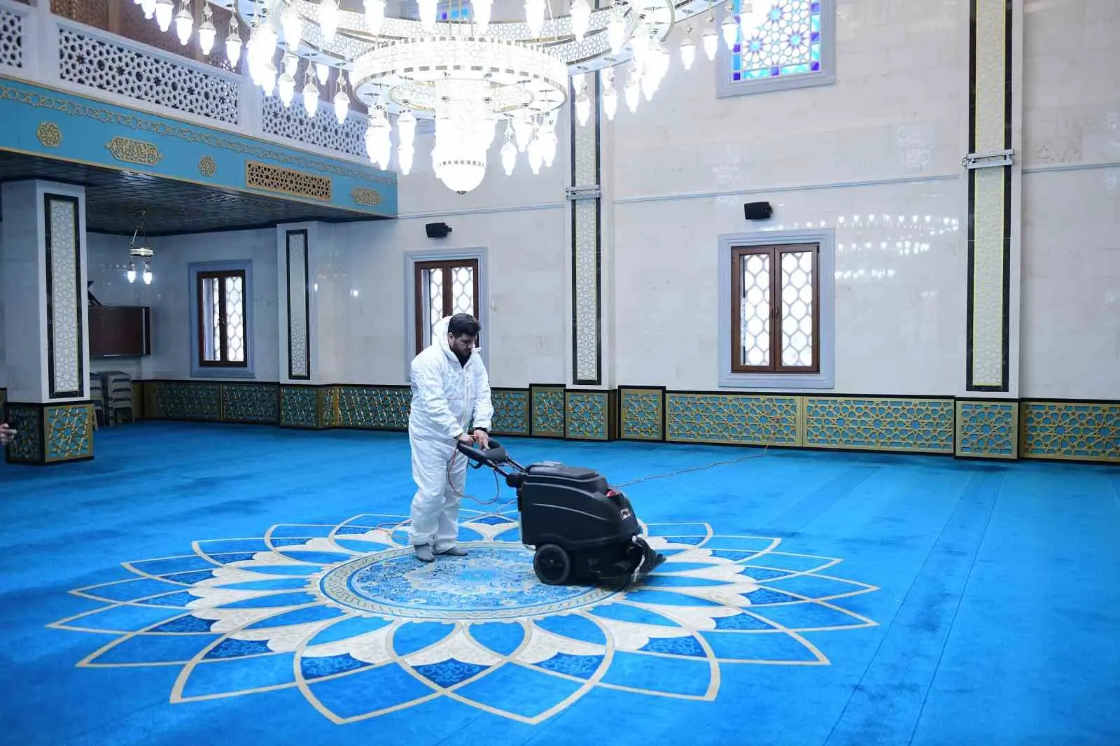 Kestel Belediyesi, yaklaşan Ramazan Bayramı öncesinde ilçedeki camilerde kapsamlı temizlik