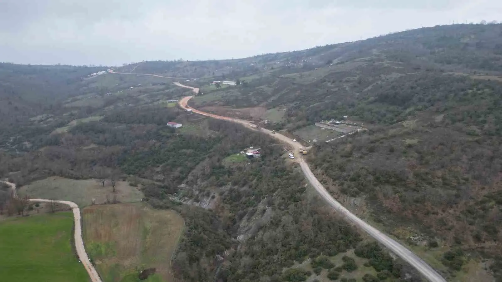 Bursa Büyükşehir Belediyesi, Kestel’de ulaşımda sıkıntı yaşanan mahalle yollarını genişletme