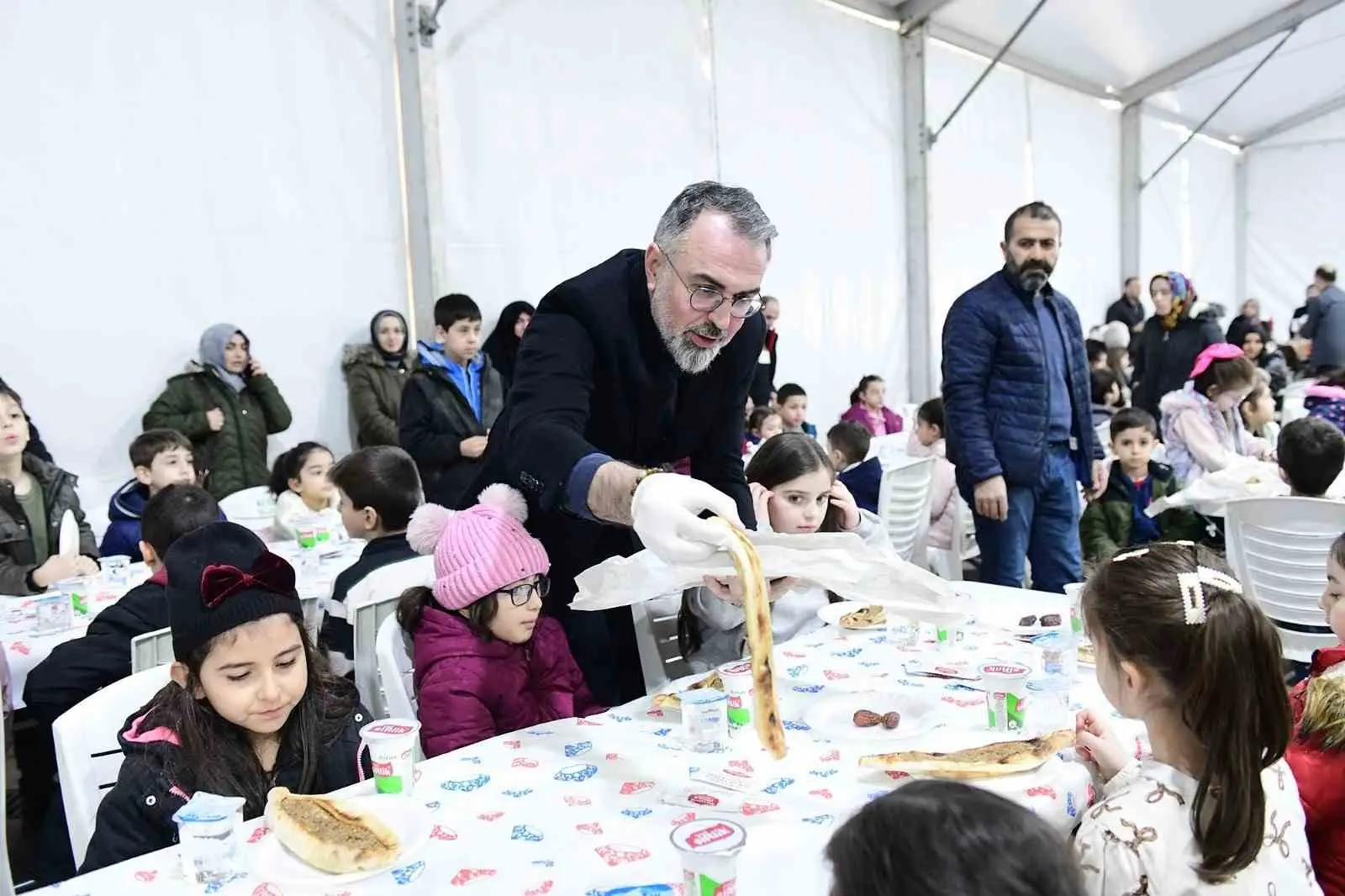 Kestel Belediye Başkanı Ferhat Erol, Ramazan Çocuk Etkinlikleri kapsamında düzenlenen