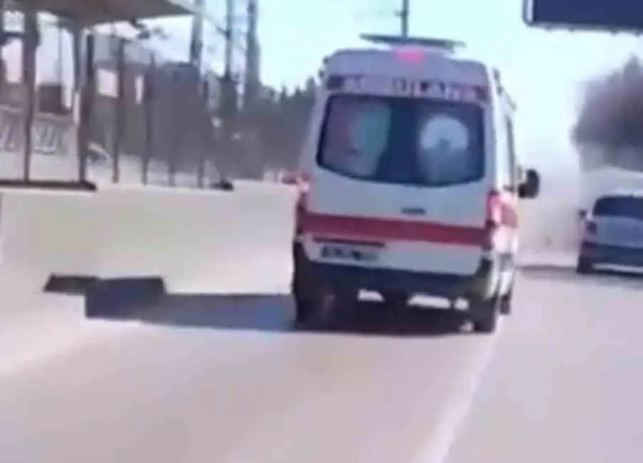 Bursa’da kırmızı ışığı son anda fark eden sürücülerin ani fren