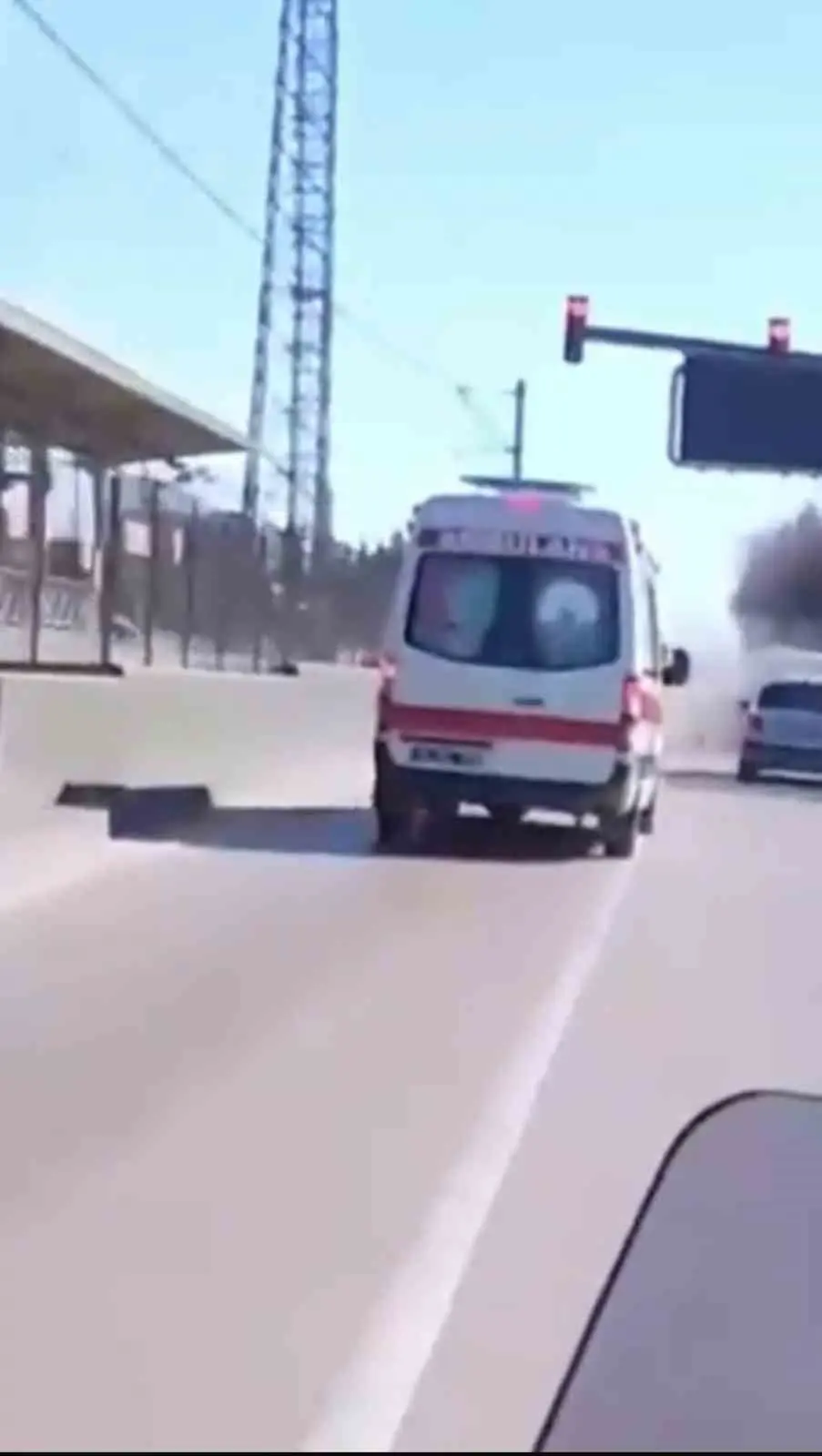 Bursa’da kırmızı ışığı son anda fark eden sürücülerin ani fren