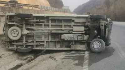 Bursa’nın İnegöl ilçesinde kontrolden çıkan minibüsün takla attığı kazada sürücü