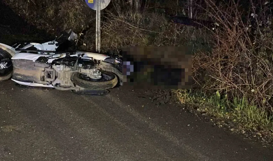 Bursa’nın İnegöl ilçesinde meydana gelen kazada kontrolden çıkan motosiklet devrildi,