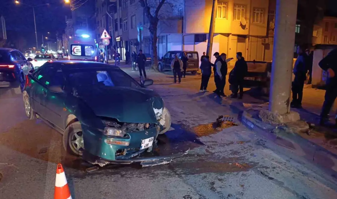 Bursa’nın İnegöl ilçesinde virajda kontrolden çıkan otomobil, enerji nakil hattı