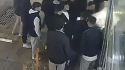 Bursa’da iki grup arasında çıkan tartışma kısa sürede kavgaya dönüştü.