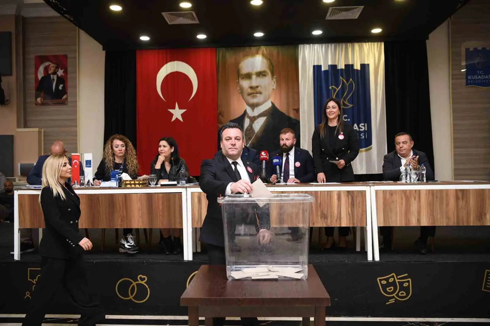 Kuşadası Belediye Başkanı Ömer Günel’in tutuklu yargılanmasına devam edilirken, Kuşadası