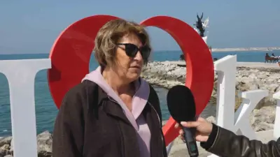 Başkan Ömer Günel’in gözaltına alınmasının ardından vatandaşlar, Başkan Ömer Günel’in