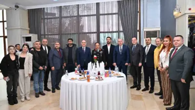 Manisa’da Ramazan Bayramı dolayısıyla düzenlenen resmi bayramlaşma töreni, yoğun katılımla