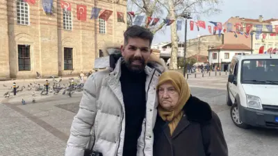 Ünlü sanatçı Mehmet Çevik, geçirdiği estetik operasyonun ardından Ramazan ayını