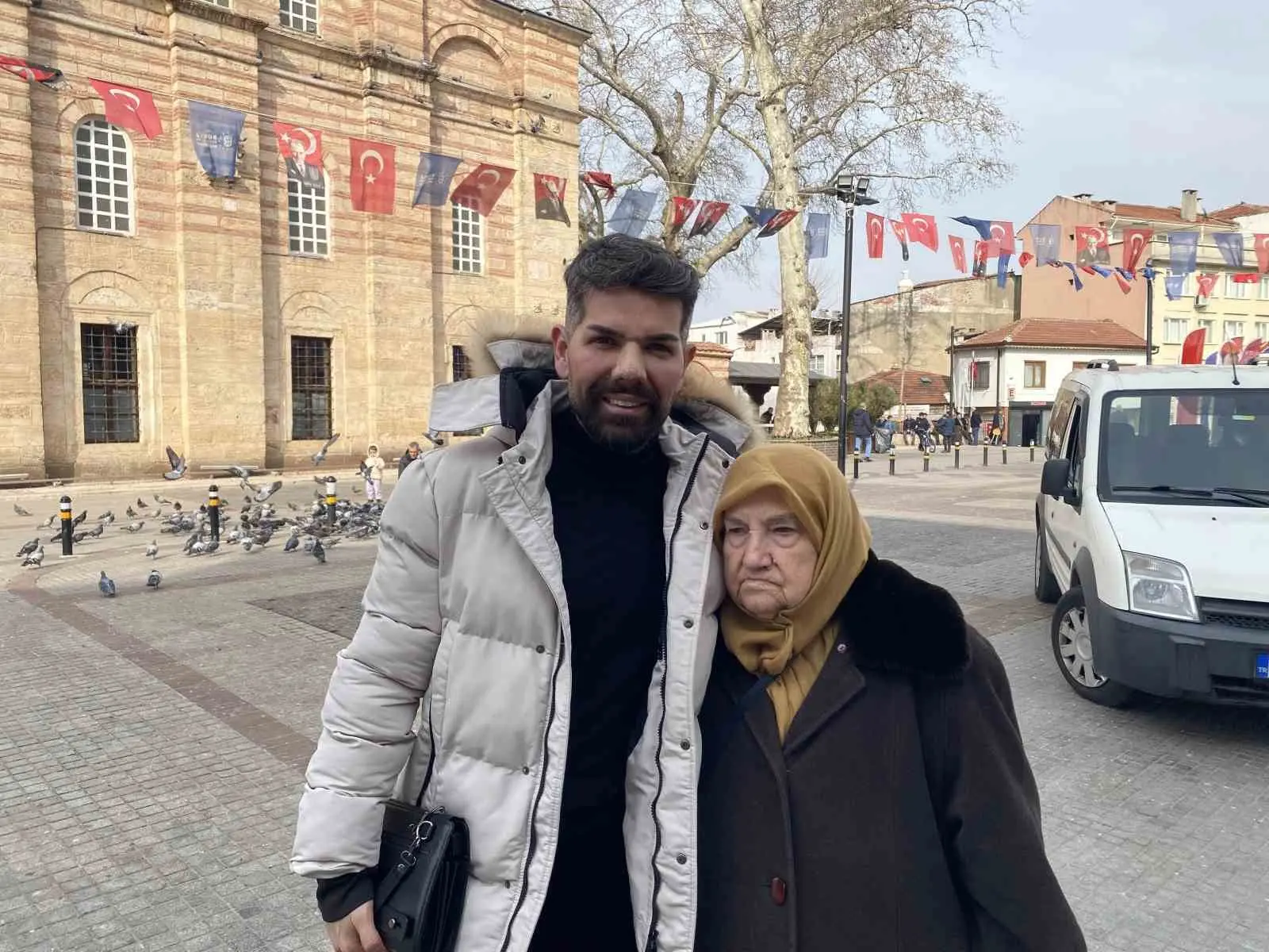 Ünlü sanatçı Mehmet Çevik, geçirdiği estetik operasyonun ardından Ramazan ayını