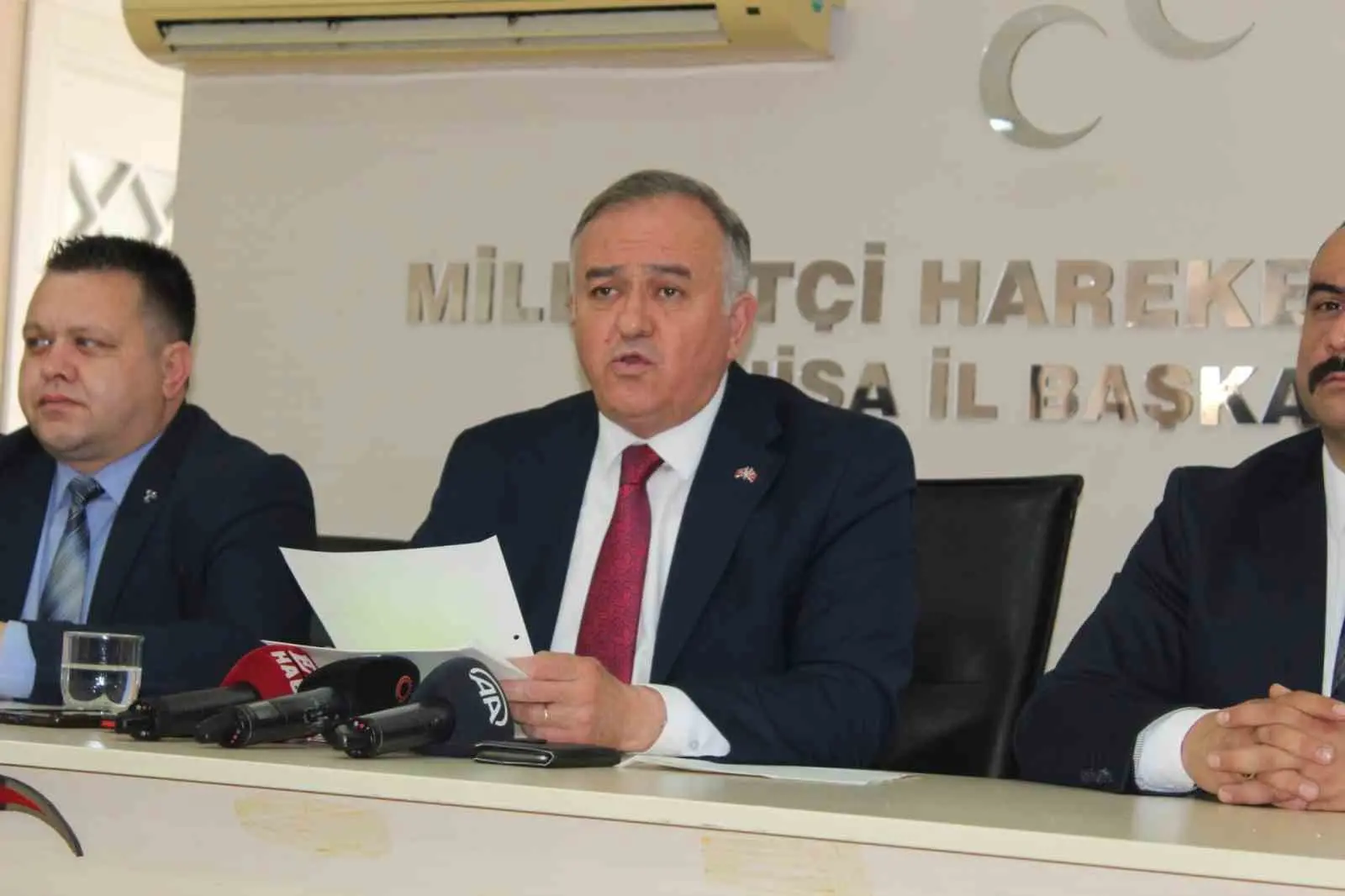 Milliyetçi Hareket Partisi Manisa Milletvekili ve Grup Başkanvekili Erkan Akçay,