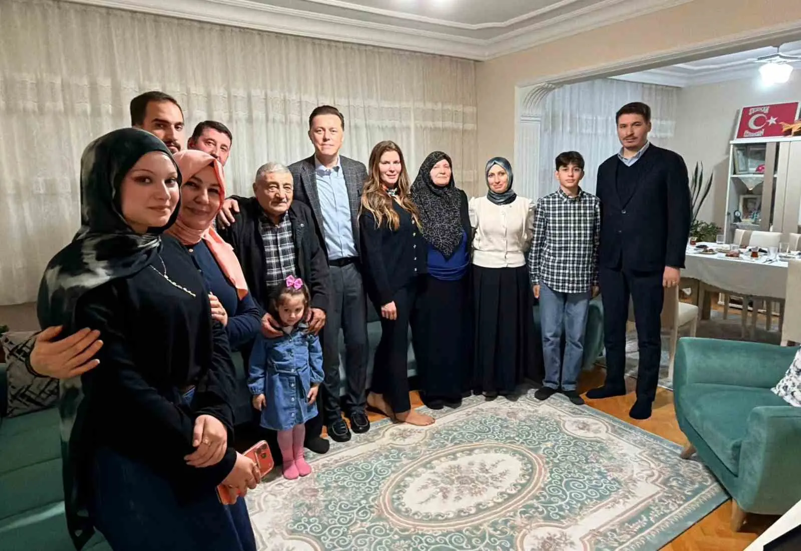 Eskişehir’de hane ziyaretleri gerçekleştiren AK Parti Milletvekili Nebi Hatipoğlu, iftar
