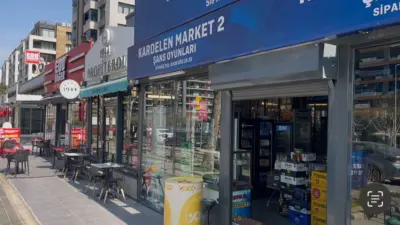 Bursa’nın Nilüfer ilçesinde kaldırımda giden motosiklet sürücüsü bir kadın, dengesini