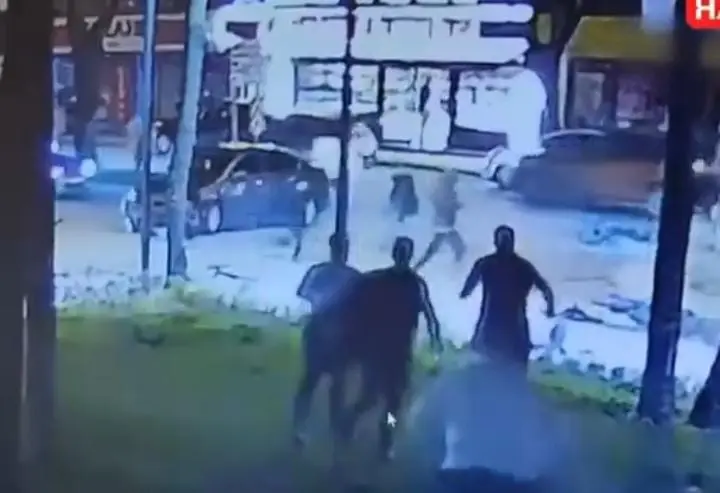 Bursa’da hızla seyir halindeki motosikletli, dönüş yapan otomobile çarpıp metrelerce