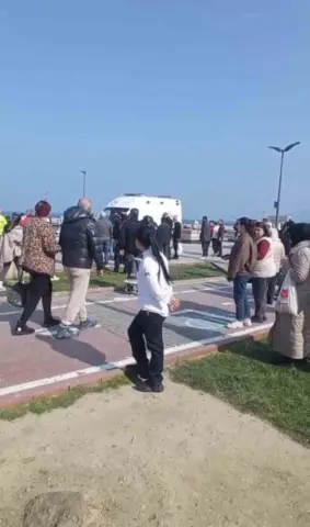 Bursa’nın Mudanya ilçesinde sahil kenarında hareket halindeki kamyonun çarptığı 4