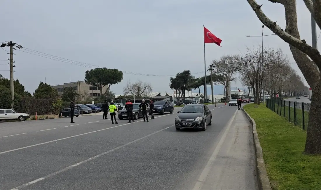 Bursa’nın Mudanya ilçesinde Ramazan ayı tedbirleri kapsamında polis ekipleri tarafından