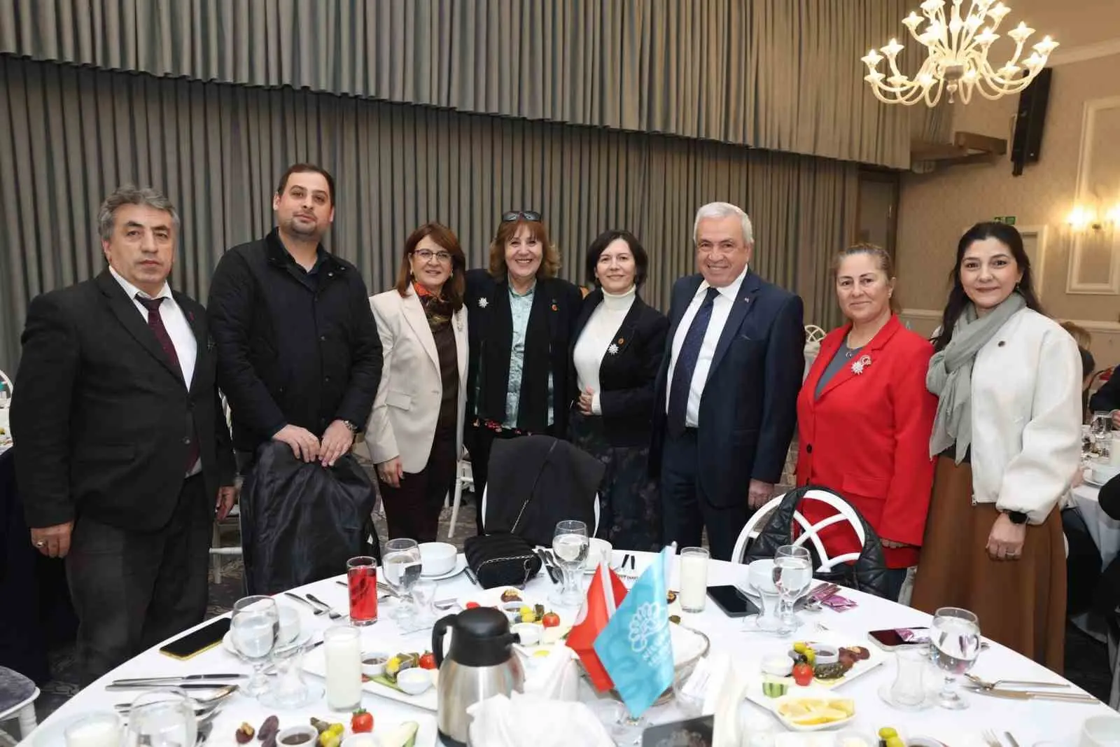 Nilüfer Belediyesi’nin düzenlediği geleneksel iftar yemeğinde konuşan Başkan Şadi Özdemir,