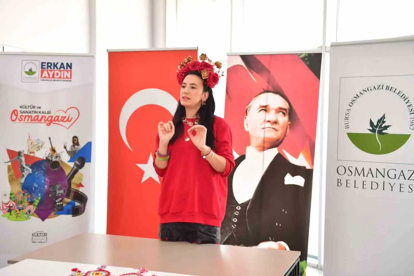 Osmangazi Belediyesi’nin düzenlediği ‘Marteniçka atölyesi’, kadınlara Balkan kökenli geleneksel bir