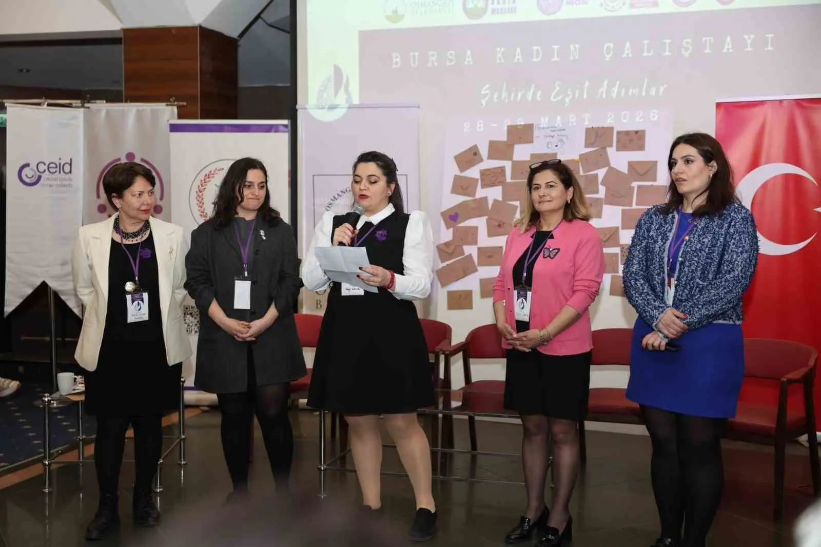 Osmangazi Belediyesi’nin ev sahipliğinde düzenlenen “Bursa Kadın Çalıştayı: Şehirde Eşit