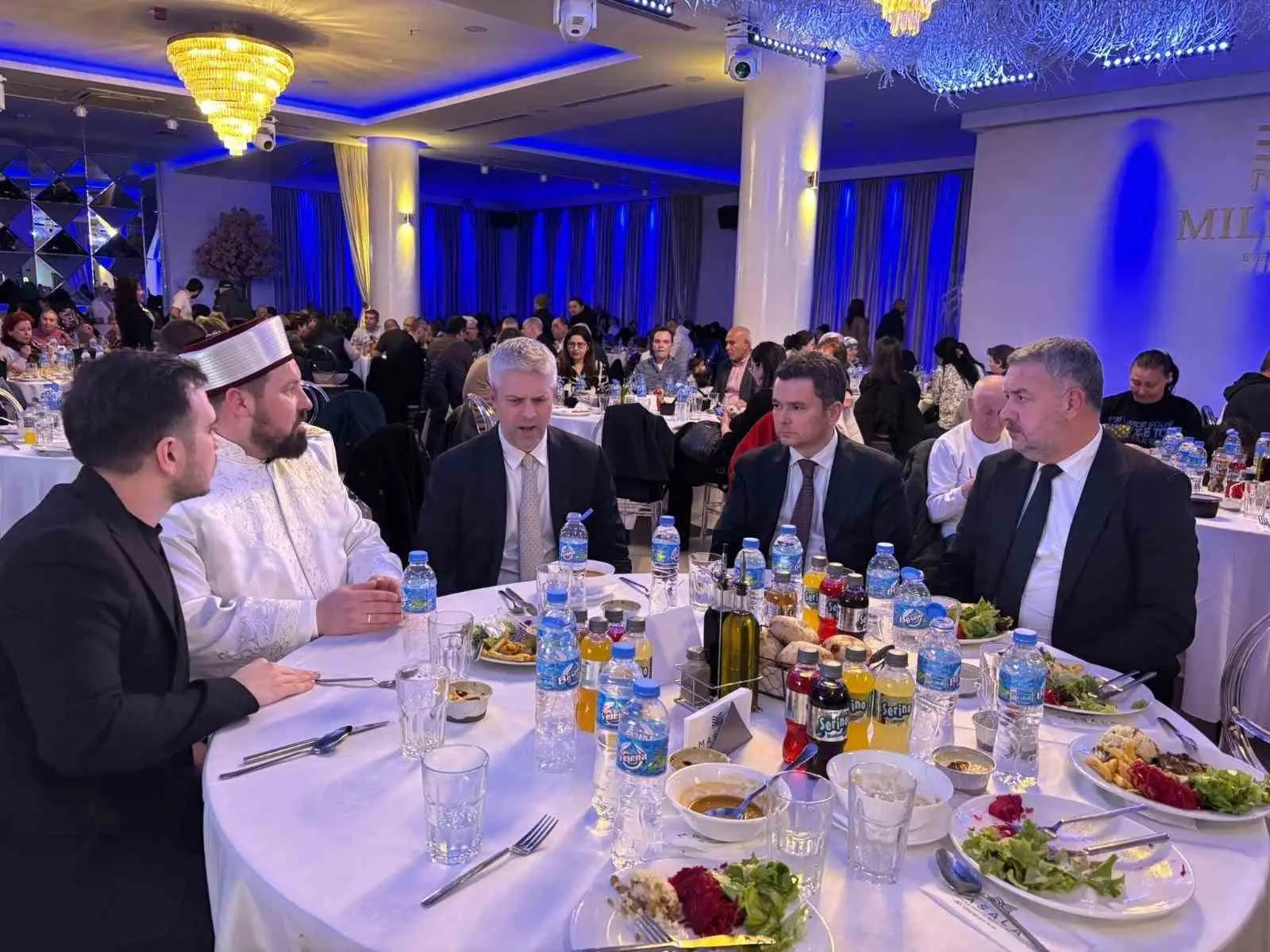 Ramazan’ın bereketini Bulgaristan’ın Varna kentinde soydaşlarla paylaşan Osmangazi Belediye Başkanı