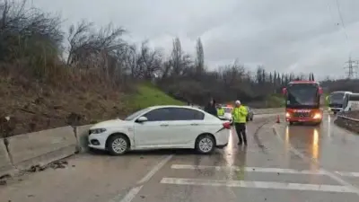 Bursa otobanında meydana gelen zincirleme trafik kazasında 4 otomobil birbirine