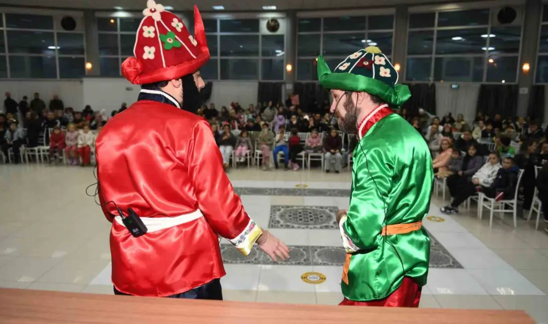 Osmangazi Belediyesi’nin Ovaakça Mahallesi’nde düzenlediği Karagöz orta oyunu ve sihirbazlık