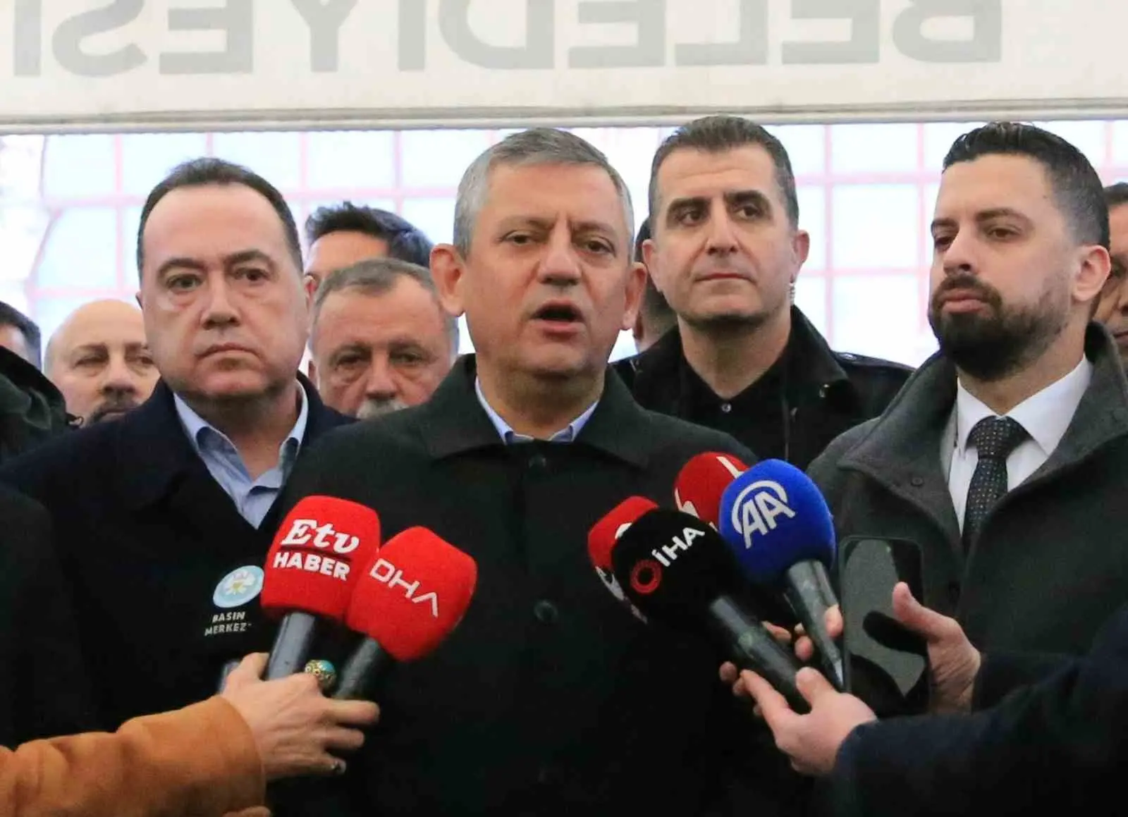 CHP Genel Başkanı Özgür Özel memleketi Manisa’da kıldığı bayram namazının