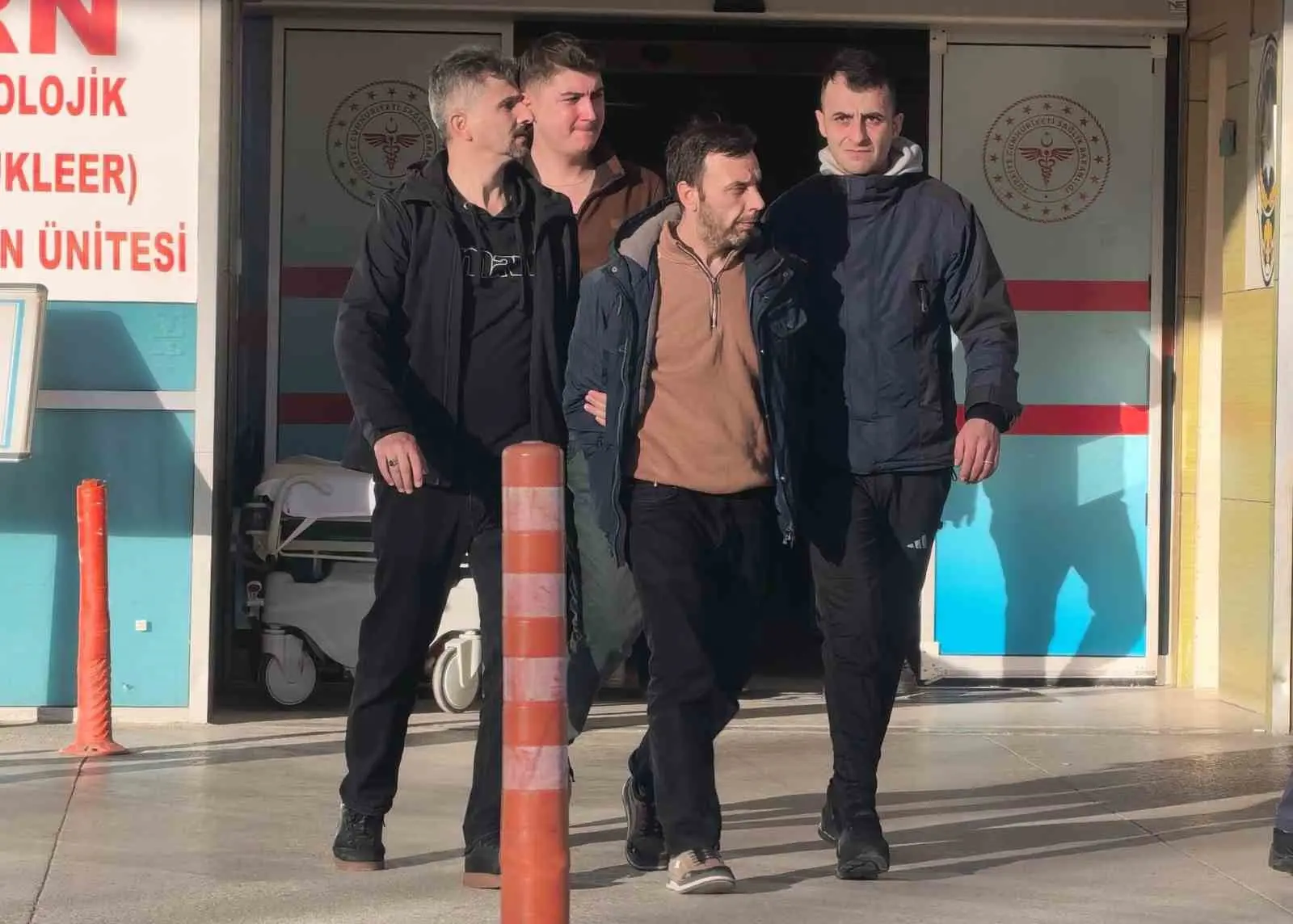 Bursa’nın İnegöl ilçesinde park halindeki araçlardan hırsızlık yapan şahıs, polis