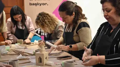 Bursa Büyükşehir Belediyesi’nin Ramazan ayı etkinlikleri kapsamında düzenlediği seramik atölyesine