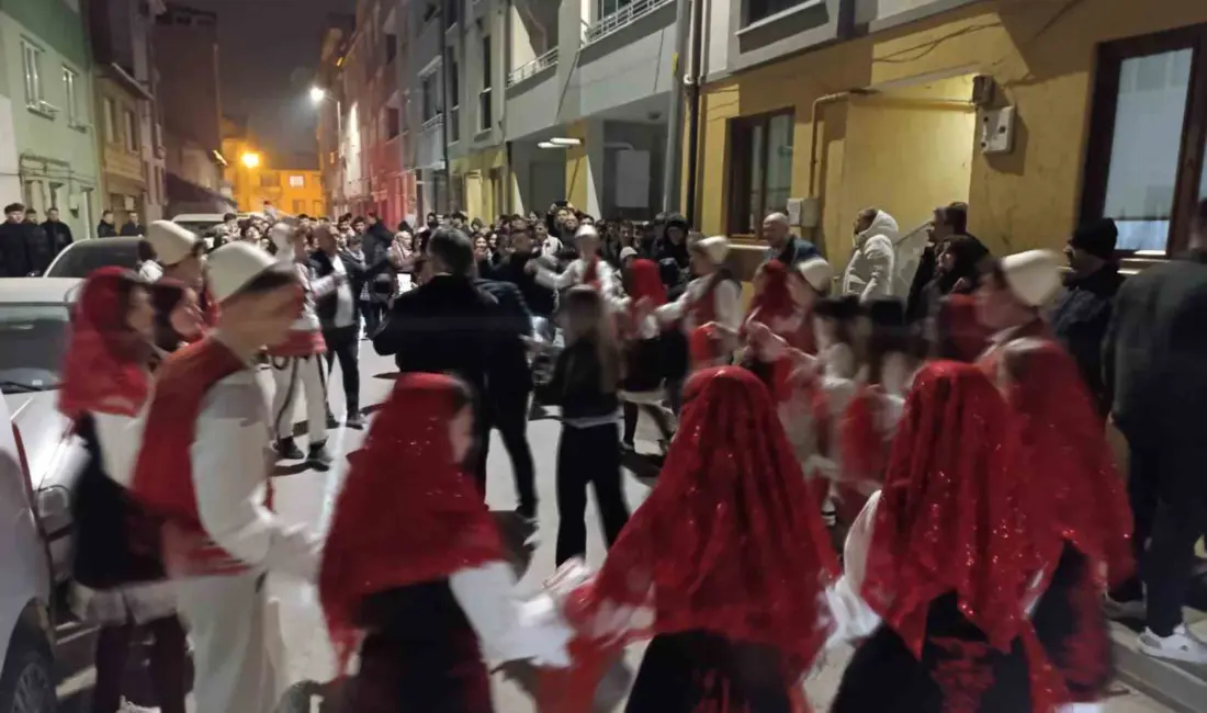 Bursa’nın İnegöl ilçesinde, ramazan ayının ruhunu yaşatmak amacıyla vatandaşlar sahura