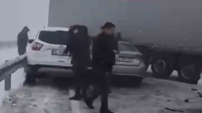 Şanlıurfa’nın Siverek ilçesi ile Diyarbakır arasındaki karayolunda yoğun kar yağışı