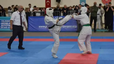 Spor alanındaki yatırım, proje ve başarılarıyla Bursa’ya örnek olan Yıldırım