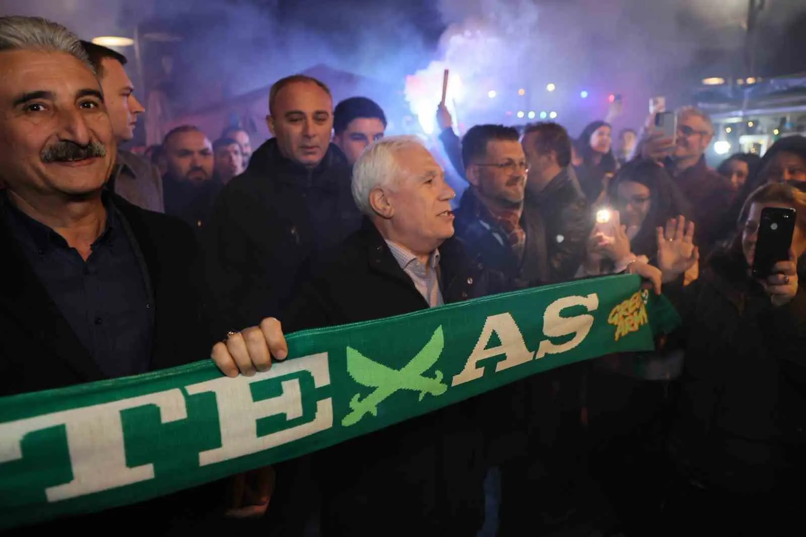 Bursa Büyükşehir Belediye Başkanı Mustafa Bozbey, Ramazan’ın bereketini Abdal Meydanı’nda