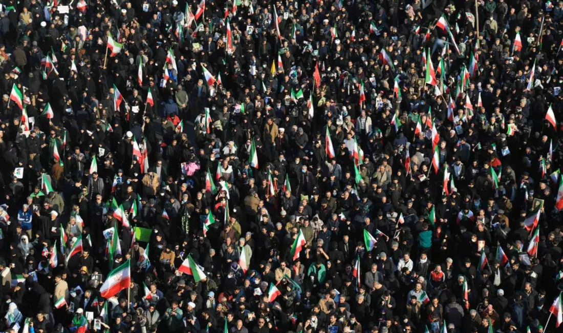 İran’ın başkenti Tahran’da on binlerce kişi, Uzmanlar Meclisi tarafından yeni