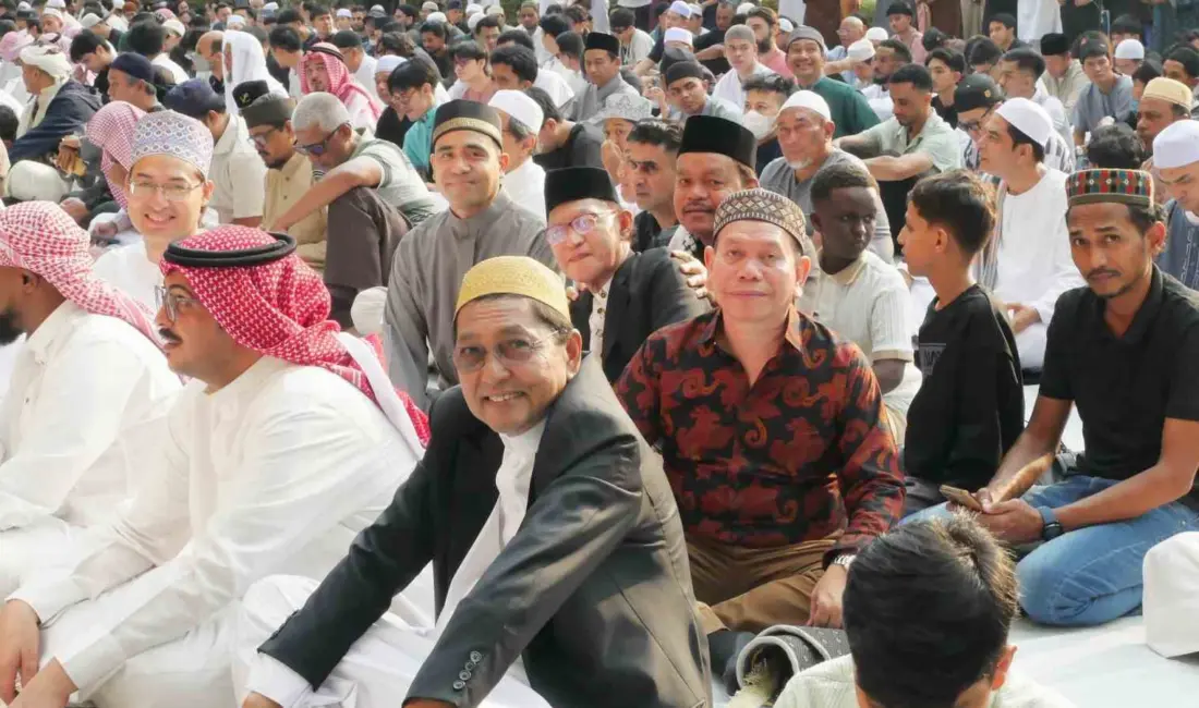 Güneydoğu Asya ülkesi Tayland’ın başkenti Bangkok’ta müslümanlar, Ramazan Bayramı namazını