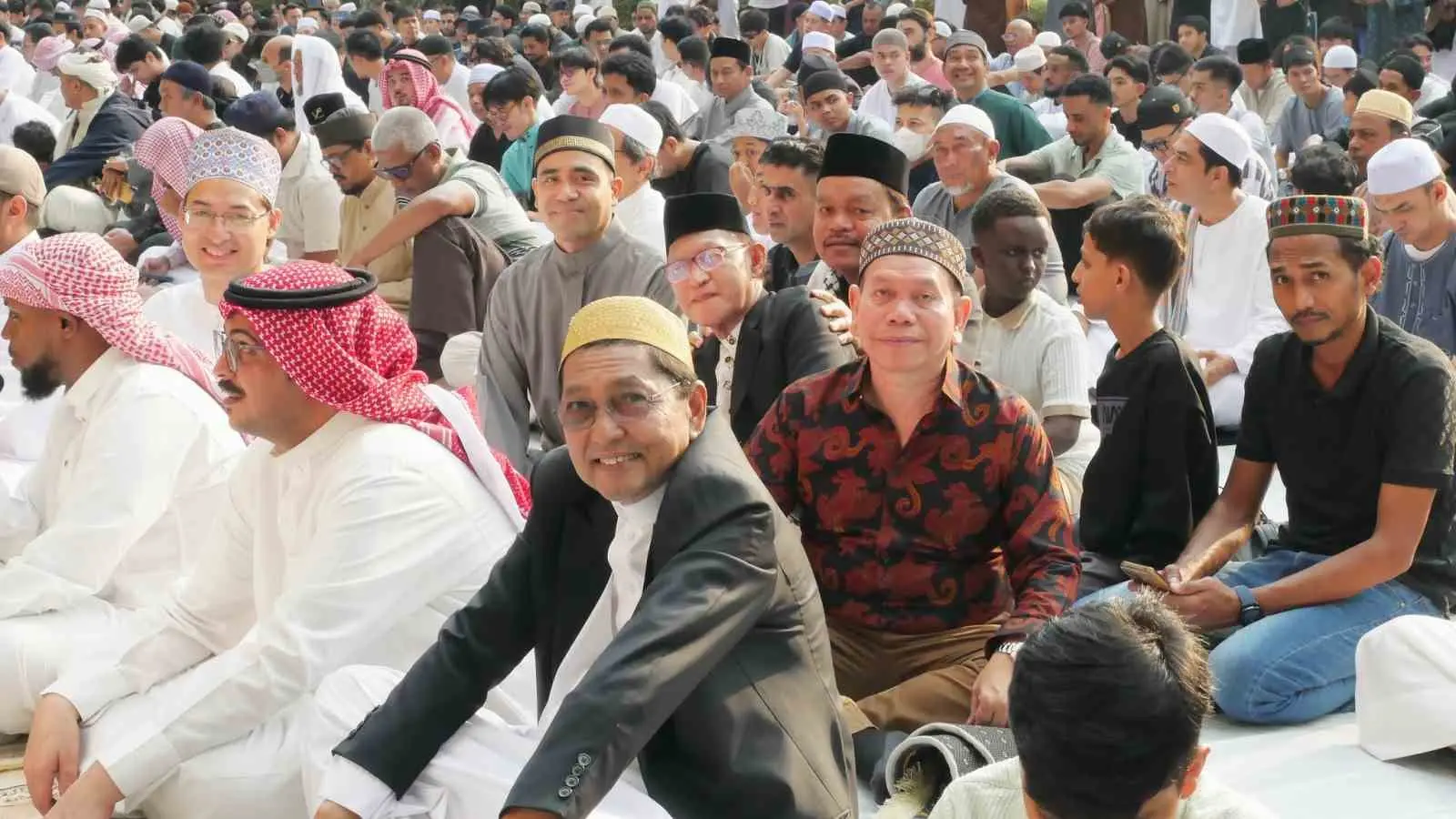 Güneydoğu Asya ülkesi Tayland’ın başkenti Bangkok’ta müslümanlar, Ramazan Bayramı namazını