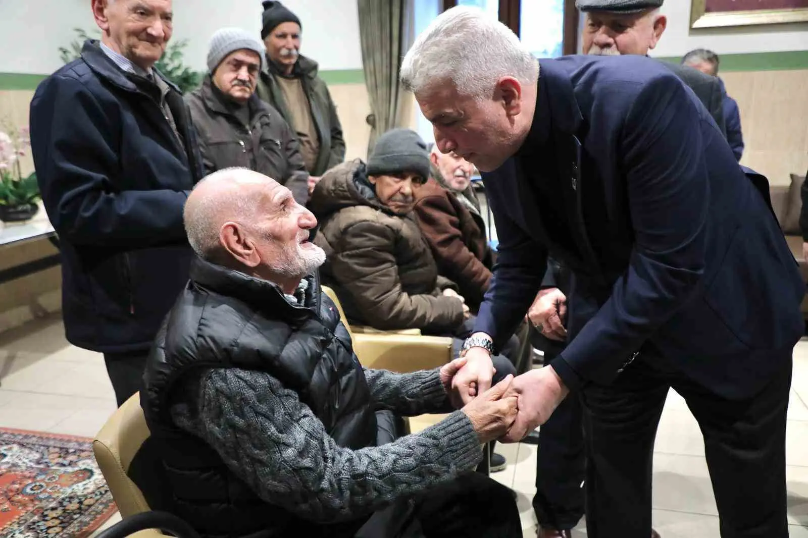 Ticaret Bakanı Ömer Bolat, Ramazan Bayramı öncesi Darülaceze’yi ziyaret etti.