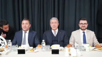 Kayseri’de Kayseri Sivaslılar Federasyonu tarafından düzenlenen iftarda programında Sivaslılar bir