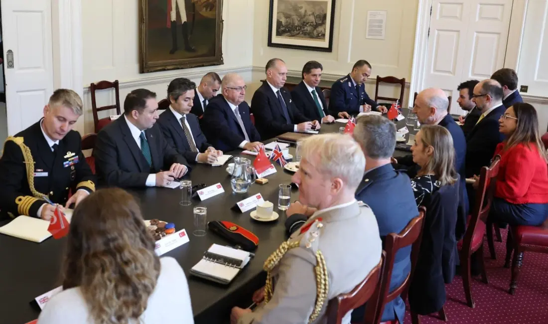 Millî Savunma Bakanı Yaşar Güler ve Birleşik Krallık Savunma Bakanı