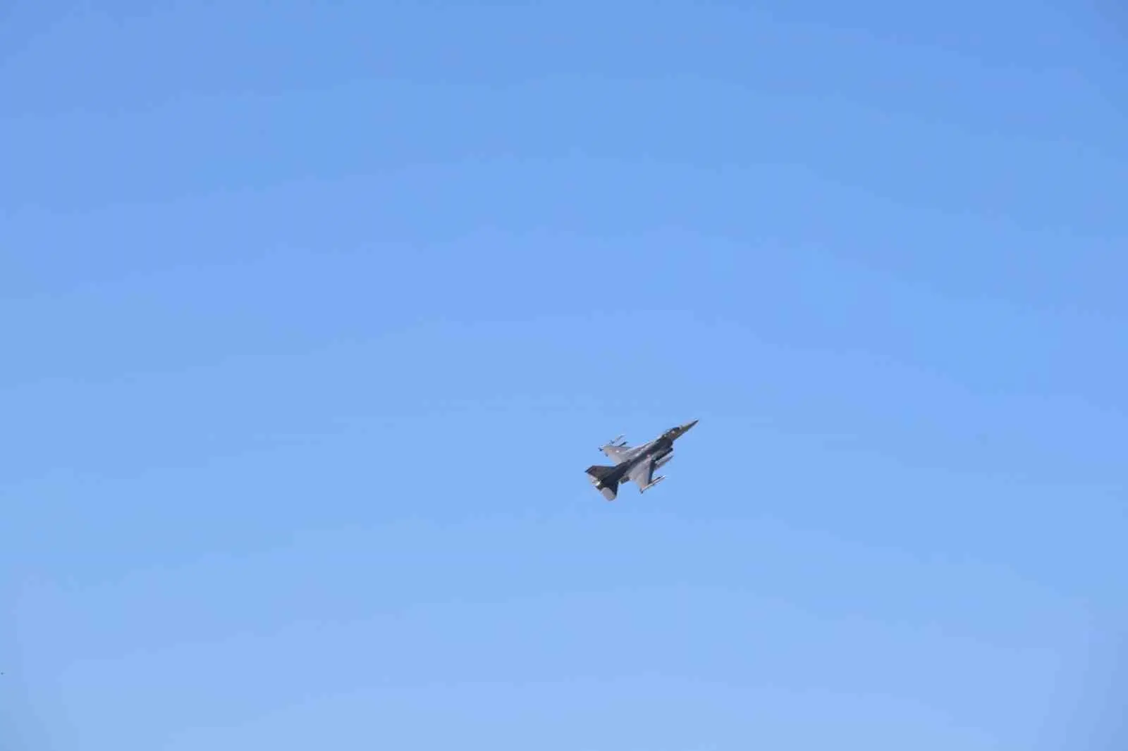Türkiye’nin KKTC’nin güvenliğinin artırılmasına yönelik planlamalar çerçevesinde adaya gönderdiği F-16