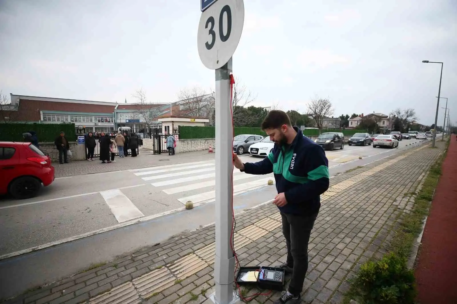 Uludağ Elektrik Dağıtım A.Ş. (UEDAŞ), elektrik kaynaklı kazaları önlemeye yönelik