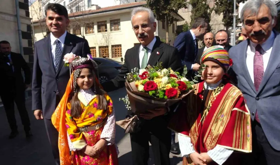 Ulaştırma ve Altyapı Bakanı Abdulkadir Uraloğlu, çeşitli programlara katılmak üzere