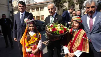 Ulaştırma ve Altyapı Bakanı Abdulkadir Uraloğlu, çeşitli programlara katılmak üzere